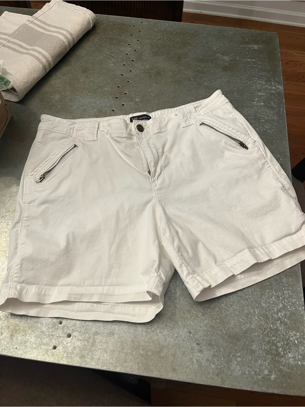 Lee White Zip-Pocket Bermuda Shorts